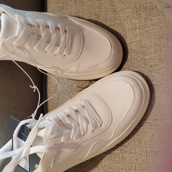 Universal thread white flora sneakers 9.5 - Picture 6 of 6
